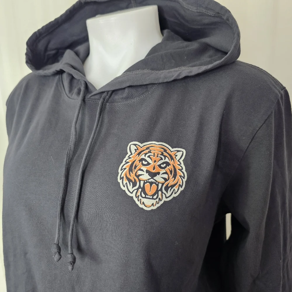 Life Is Good Dark Charcoal Gray Boxy Hoodie Tee Tiger Crush Strike Graphic Small - Picture 3 of 8
